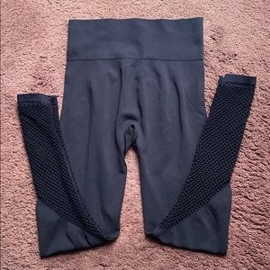 women’s black leggings/exercise pants